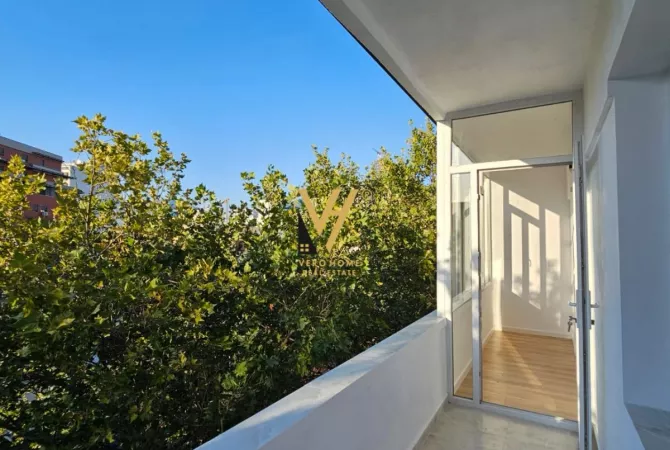 Shtepi ne shitje Apartament ne Tirane, 1+1, Mobilimi Bosh, pa mobiluar, Pagesa 137,000  Euro.