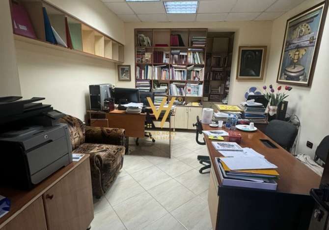 Ambient biznesi me qera 3+1 ne Tirane - 30,000 Leke