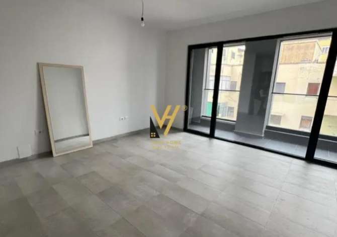JEPET ZYRE 110 M2 ME QERA TE KOMUNA E PARISIT 750 EURO