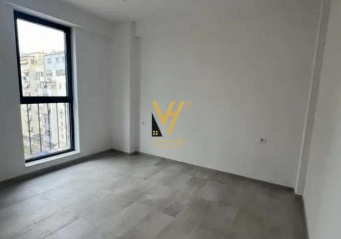 JEPET ZYRE 110 M2 ME QERA TE KOMUNA E PARISIT 750 EURO