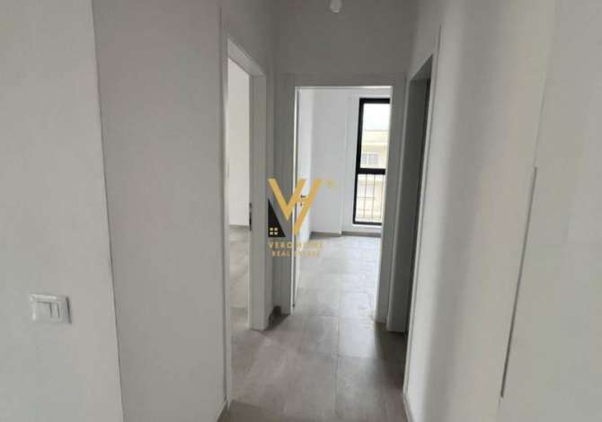 JEPET ZYRE 110 M2 ME QERA TE KOMUNA E PARISIT 750 EURO