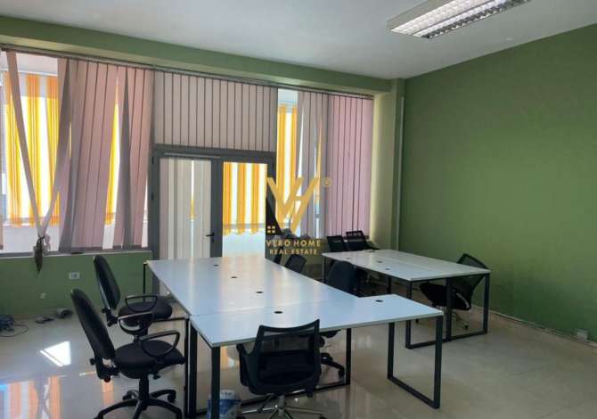 Ambient biznesi me qera 3+1 ne Tirane - 1,300 Euro
