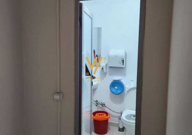 Ambient biznesi me qera 3+1 ne Tirane - 90,000 Leke