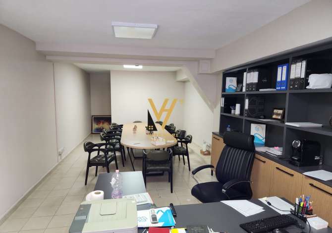 Ambient biznesi me qera 3+1 ne Tirane - 90,000 Leke