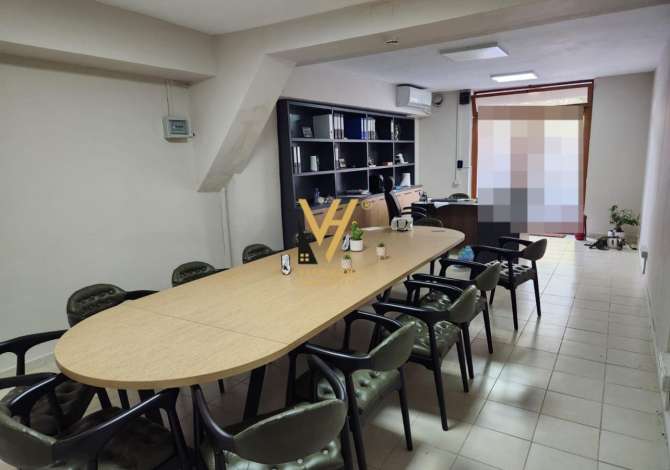 JEPET AMBJENT BIZNESI 68 M2 ME QERA TE RRUGA E ELBASANIT 90.000 LEKE