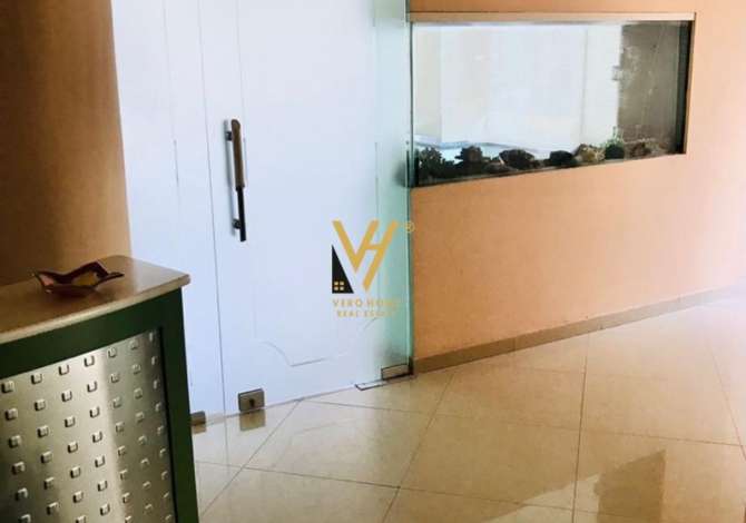 JEPET ZYRE 95 M2 ME QERA TE STADIUMI DINAMO 1.500 EURO