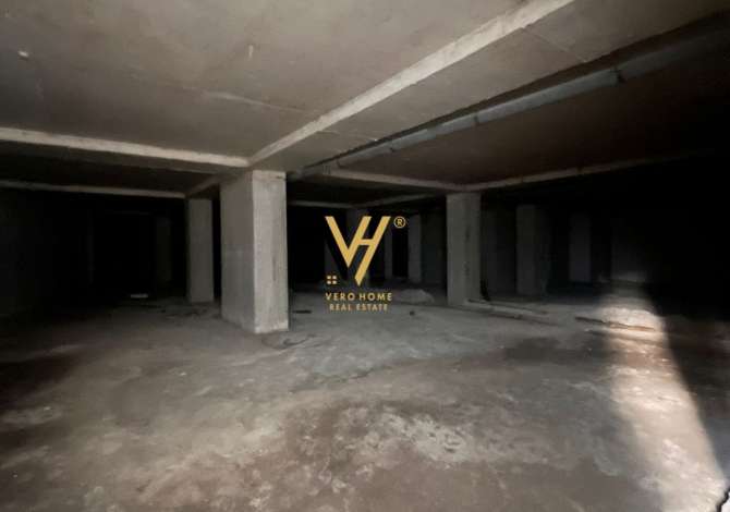 Ambiente Commerciale in Affitto 1+1 a Tirana - 3,000 Euro