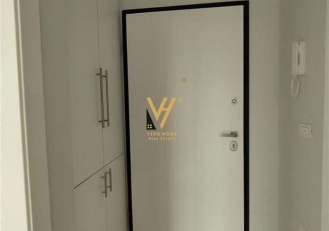 JEPET ZYRE 86 M2 ME QERA TEK KLANI, PORCELAN 450 EURO