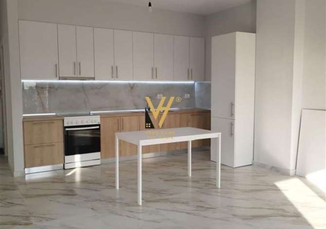 JEPET ZYRE 86 M2 ME QERA TEK KLANI, PORCELAN 450 EURO