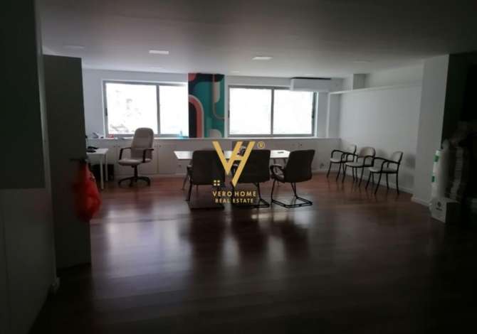 Ambient biznesi me qera 3+1 ne Tirane - 1,100 Euro