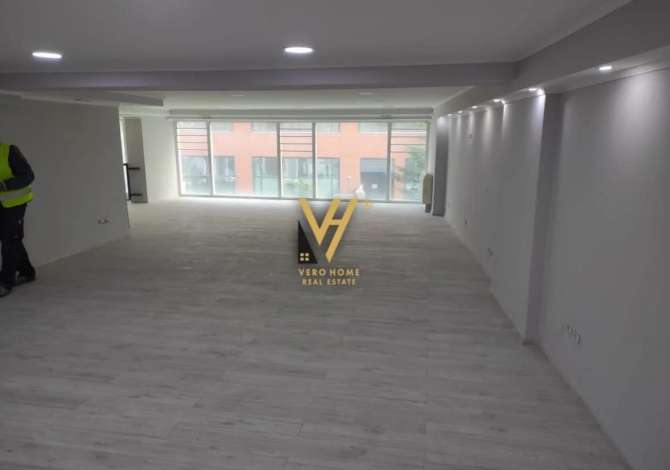 Ambient biznesi me qera 3+1 ne Tirane - 1,000 Euro