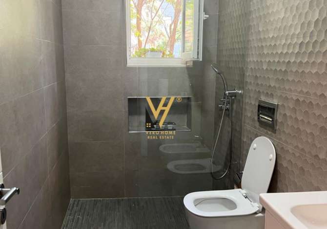 JEPET ZYRE 80 M2 ME QERA TEK STADIUMI DINAMO 800 EURO