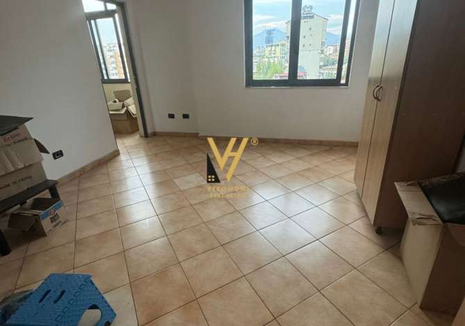 JEPET ZYRE 115 M2 ME QERA TE LULISHTJA, KOMUNA E PARISIT 600 EURO