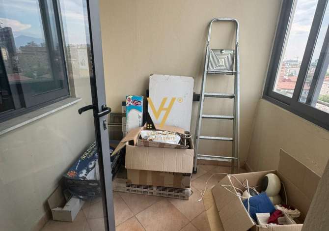 JEPET ZYRE 115 M2 ME QERA TE LULISHTJA, KOMUNA E PARISIT 600 EURO