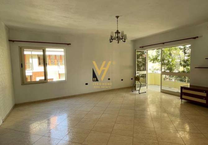 Ambient biznesi me qera 3+1 ne Tirane - 1,000 Euro