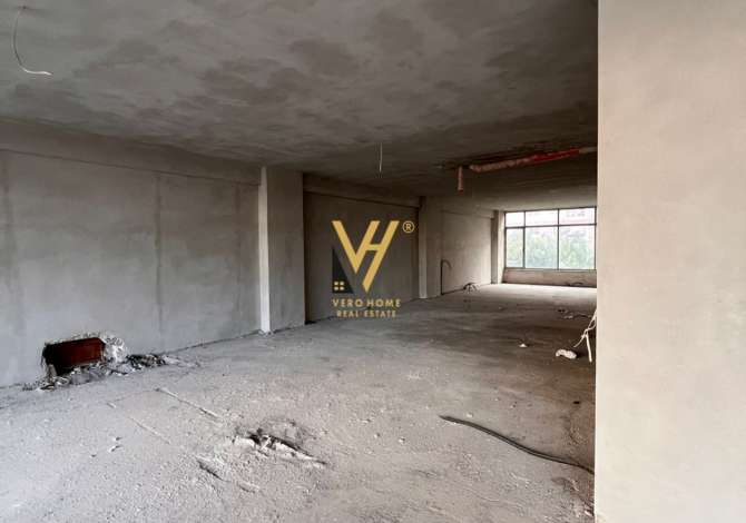 JEPET AMBIENT BIZNESI 800M2 ME QERA TE UNAZA E RE 3.000 EURO