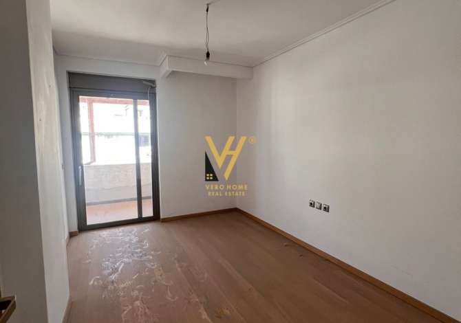 Shtepi ne shitje Apartament ne Tirane, 3+1, Mobilimi Bosh, pa mobiluar, Pagesa 230,000  Euro.