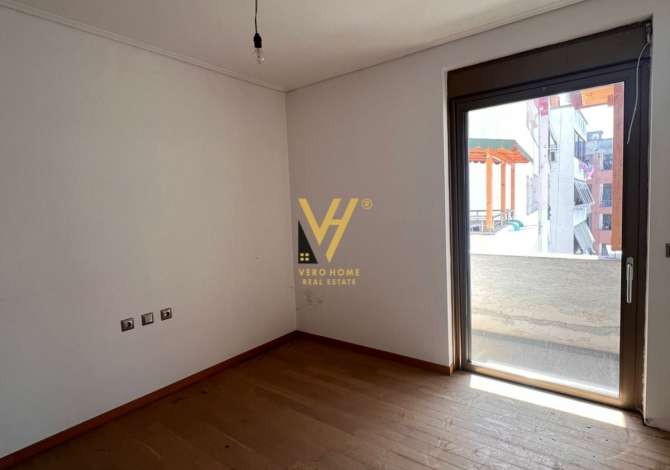 Shtepi ne shitje Apartament ne Tirane, 3+1, Mobilimi Bosh, pa mobiluar, Pagesa 230,000  Euro.