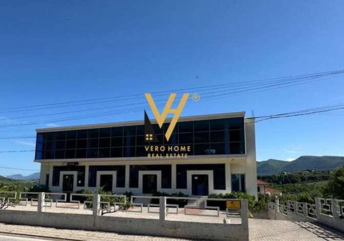 Ambient biznesi me qera 3+1 ne Tirane - 4,800 Euro
