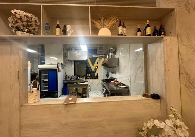 Ambient biznesi me qera 2+1 ne Tirane - 900 Euro