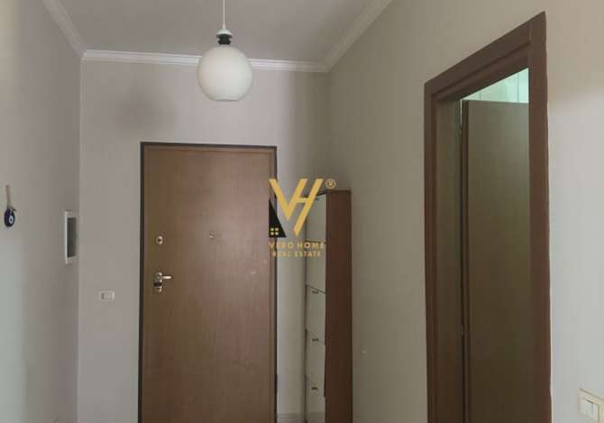 Ambient biznesi me qera 3+1 ne Tirane - 1,000 Euro