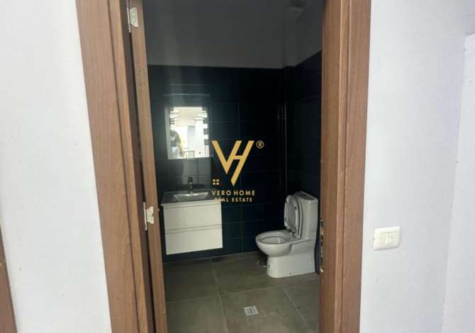 JEPET AMBIENT 350 M2 ME QERA PERBALLE FAKULTETIT EKONOMIK 3.000 EURO