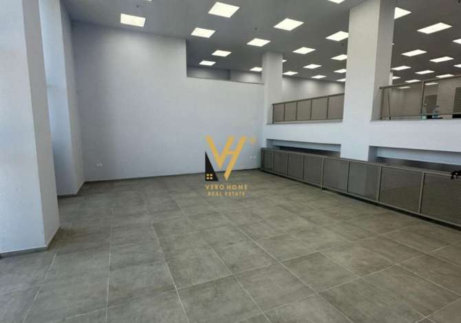 JEPET AMBIENT 350 M2 ME QERA PERBALLE FAKULTETIT EKONOMIK 3.000 EURO