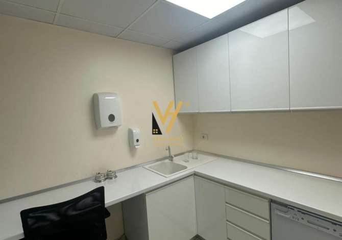 JEPET ZYRE 122 M2 ME QERA PRANE FAKULTETIT EKONOMIK 1.400 EURO