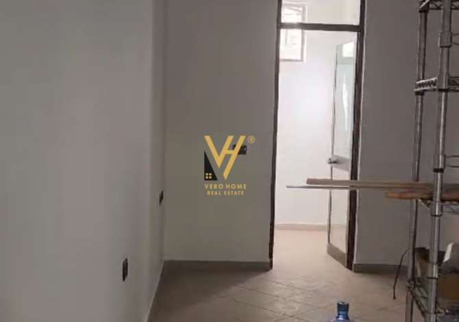 JEPET AMBIENT 85 M2 ME QERA PRANE SHKOLLES HARRY FULTZ 1.000 EURO