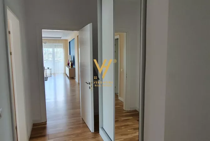 Shtepi ne shitje Apartament ne Tirane, 3+1, Mobilimi E mobiluar, Pagesa 385,000  Euro.