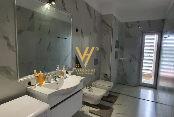 Shtepi ne shitje Apartament ne Tirane, 3+1, Mobilimi E mobiluar, Pagesa 385,000  Euro.