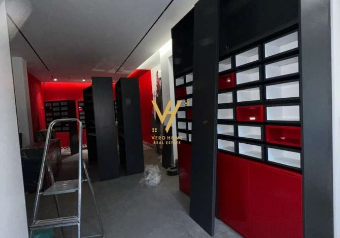 JEPET DYQAN 180 M2 ME QERA TE RRUGA E DURRESIT 4.000 EURO