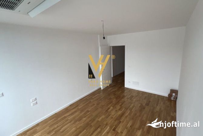 JEPET ZYRE 126 M2 ME QERA TE RRUGA E KOSOVAREVE 1.500 EURO