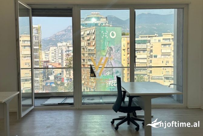 JEPET ZYRE 140 M2 ME QERA TE RRUGA E BARRIKADAVE 1.400 EURO