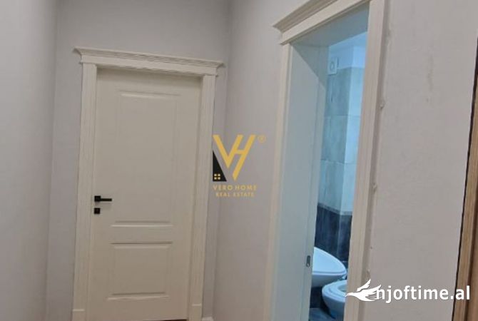 Shtepi ne shitje Apartament ne Tirane, 1+1, Mobilimi Bosh, pa mobiluar, Pagesa 125,000  Euro.