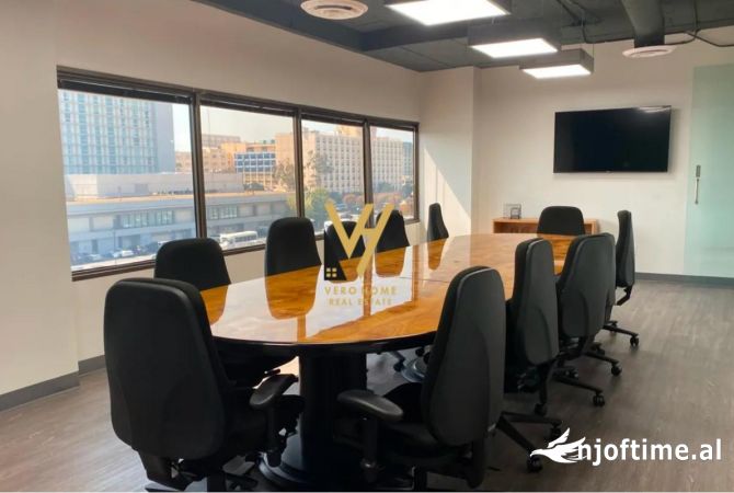 Ambient biznesi me qera 3+1 ne Tirane - 2,500 Euro