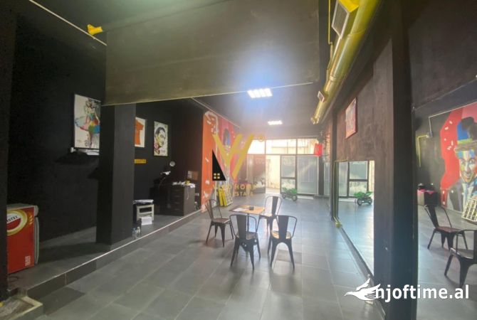 JEPET AMBIENT BIZNESI 67 M2 ME QERA TE RRUGA SIRI KODRA 400 EURO