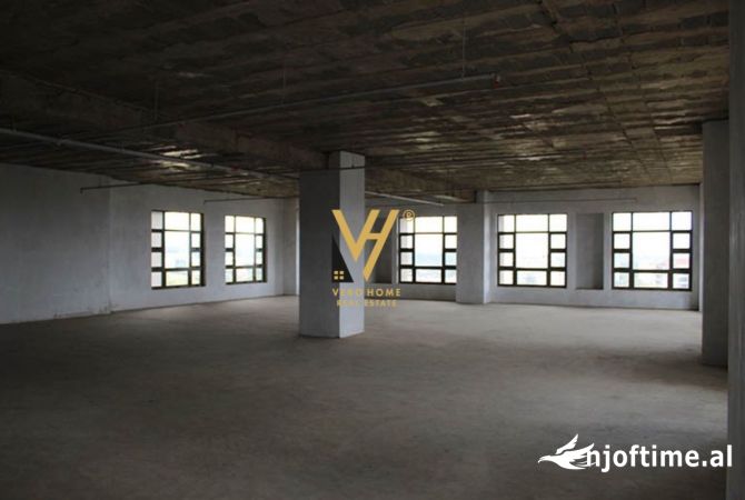 Ambient biznesi me qera 3+1 ne Tirane - 1,800 Euro