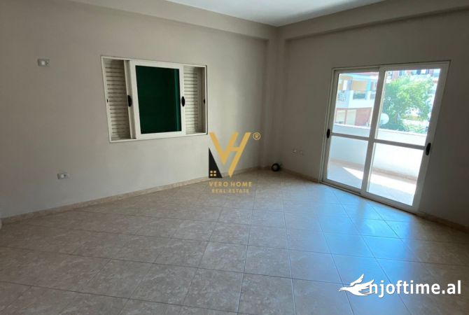 Ambient biznesi me qera 3+1 ne Tirane - 85,000 Leke