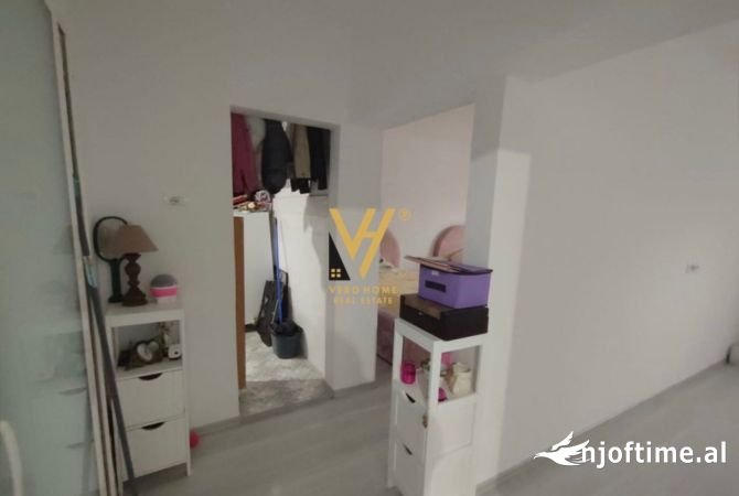 Shtepi ne shitje Apartament ne Tirane, 3+1, Mobilimi Pjeserisht e mobiluar, Pagesa 140,000  Euro.