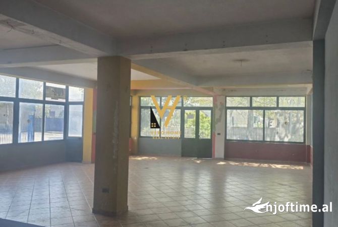 JEPET AMBIENT BIZNESI 175 M2 ME QERA NE MEZEZ 1.000 EURO