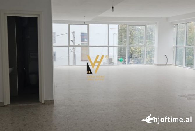 Ambient biznesi me qera 3+1 ne Tirane - 1,700 Euro