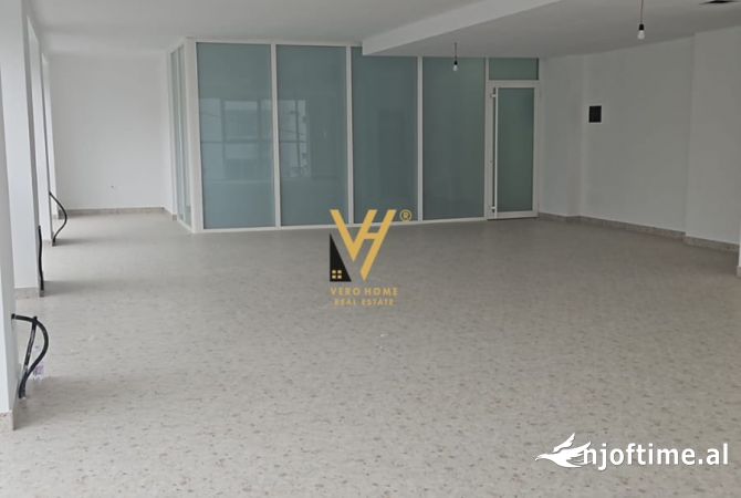 Ambient biznesi me qera 3+1 ne Tirane - 1,700 Euro