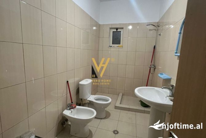 Shtepi me qera Apartament ne Tirane, 2+1, Mobilimi Pjeserisht e mobiluar, Pagesa 400  Euro.