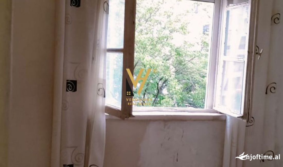 Shtepi ne shitje Apartament ne Tirane, 2+1, Mobilimi Bosh, pa mobiluar, Pagesa 120,000  Euro.