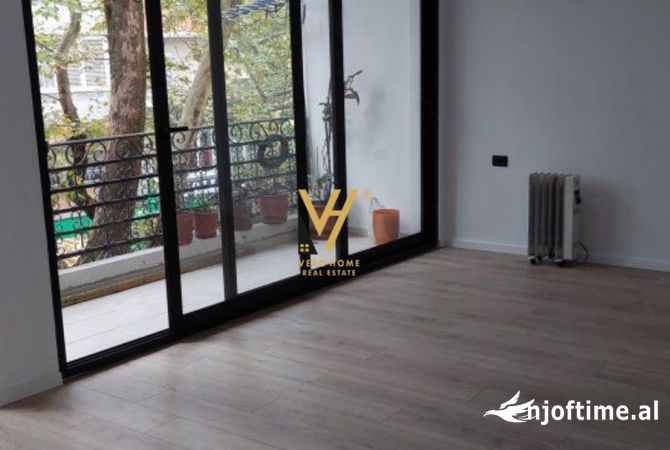 Ambient biznesi me qera 3+1 ne Tirane - 1,200 Euro