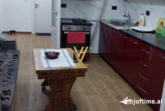 Ambient biznesi me qera 3+1 ne Tirane - 1,200 Euro