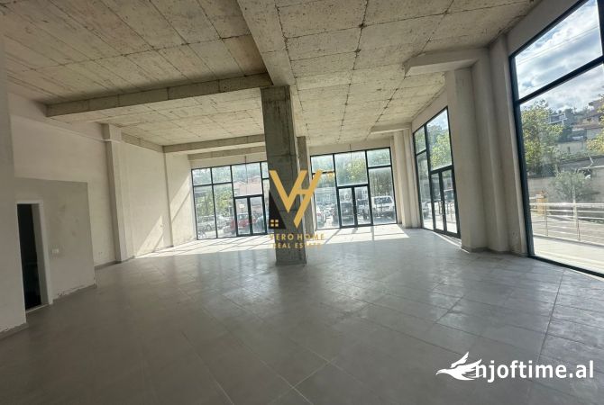 JEPET AMBIENT KOMERCIAL 600 M2 ME QERA NE KOMBINAT 7.200 EURO