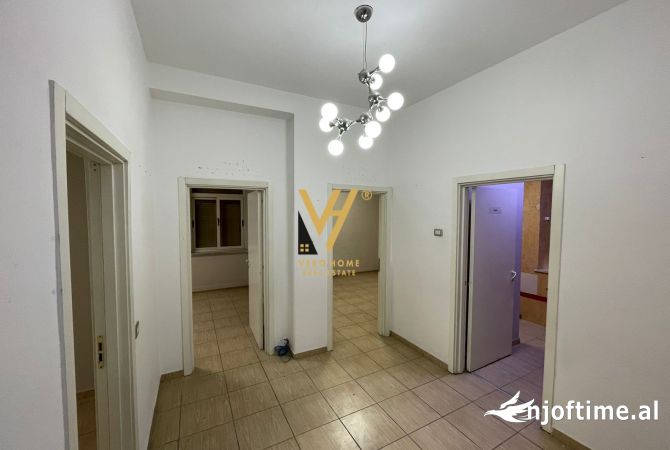 JEPET ZYRE 140 M2 ME QERA NE BLLOK 1.500 EURO