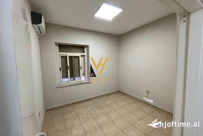 Ambient biznesi me qera 3+1 ne Tirane - 1,500 Euro